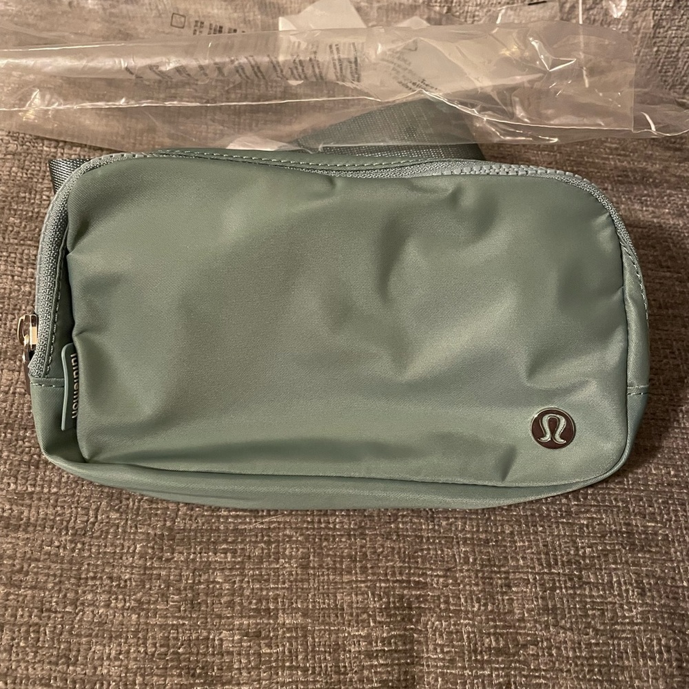 Lululemon Everywhere Belt Bag